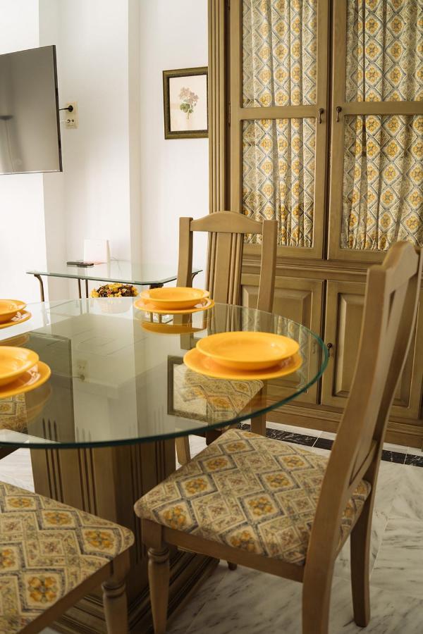 Komodo House - Bright Beachfront Duplex With Parking, Pool & Gym Apartamento Marbella