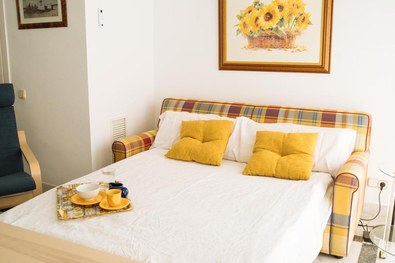 Komodo House - Bright Beachfront Duplex With Parking, Pool & Gym Apartamento Marbella