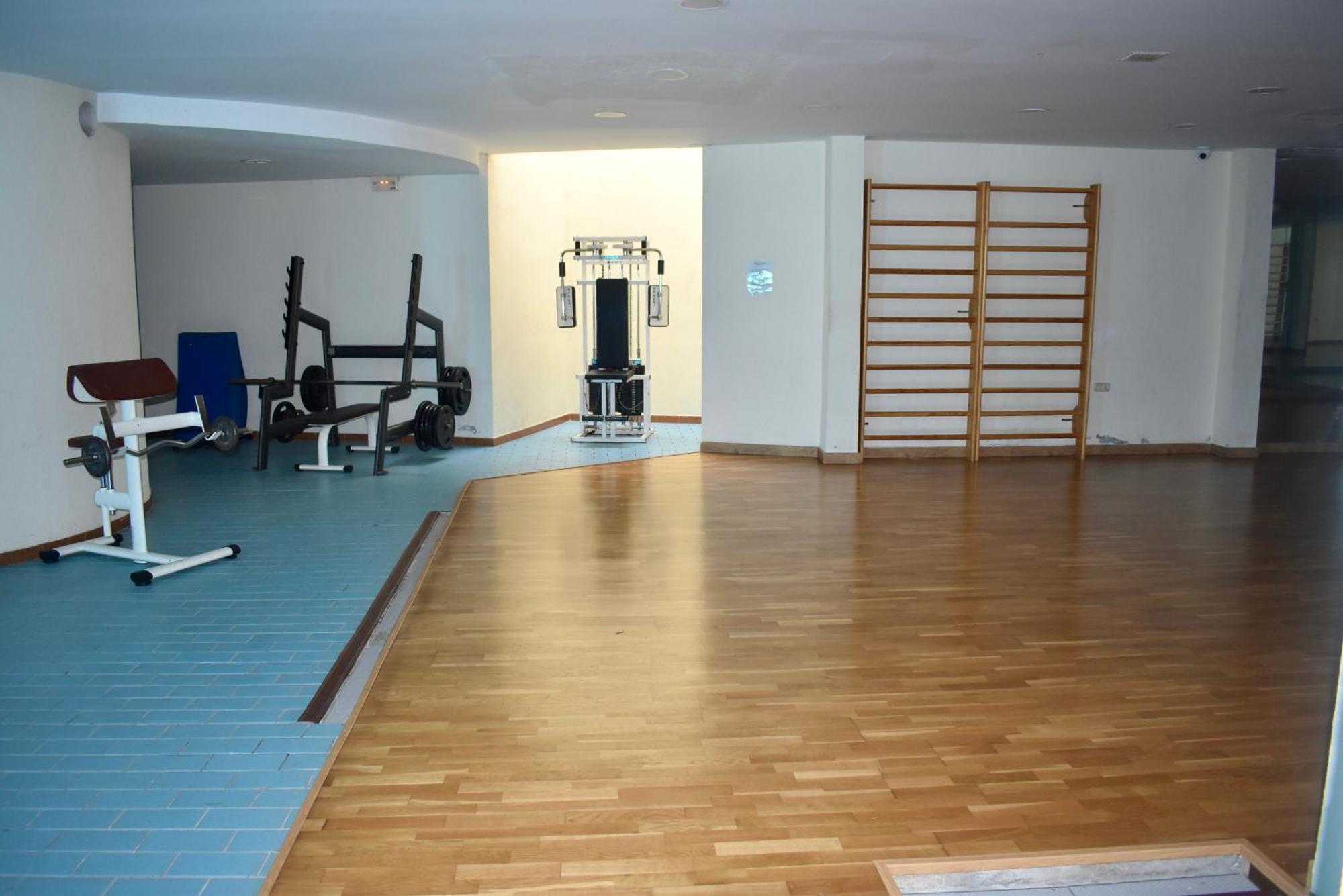 Komodo House - Bright Beachfront Duplex With Parking, Pool & Gym Apartamento Marbella